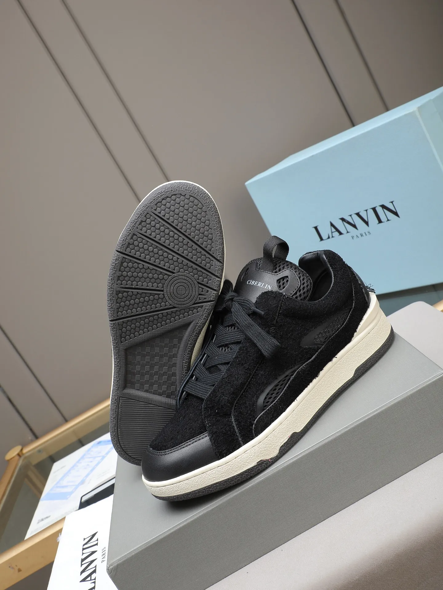 Men's shoes 💰640 [LANVIN] The latest fashionable item! High quality CLAY series‼ ️ The latest trendy products of the season 🌈Many bloggers have planted grass and purchased the original open-mold customization. The upper and outsole are sewn with mark threads without edge sealing. Multiple material splicing combination design. Very versatile for fashionable and casual wear. Comfortable on the feet. Self-recommended. Upper cowhide + cow suede + breathable mesh lining. Foot-padding cowhide. Exclusive original open-mold clear logo rubber outsole ⚠️38-44 (customized for 45)